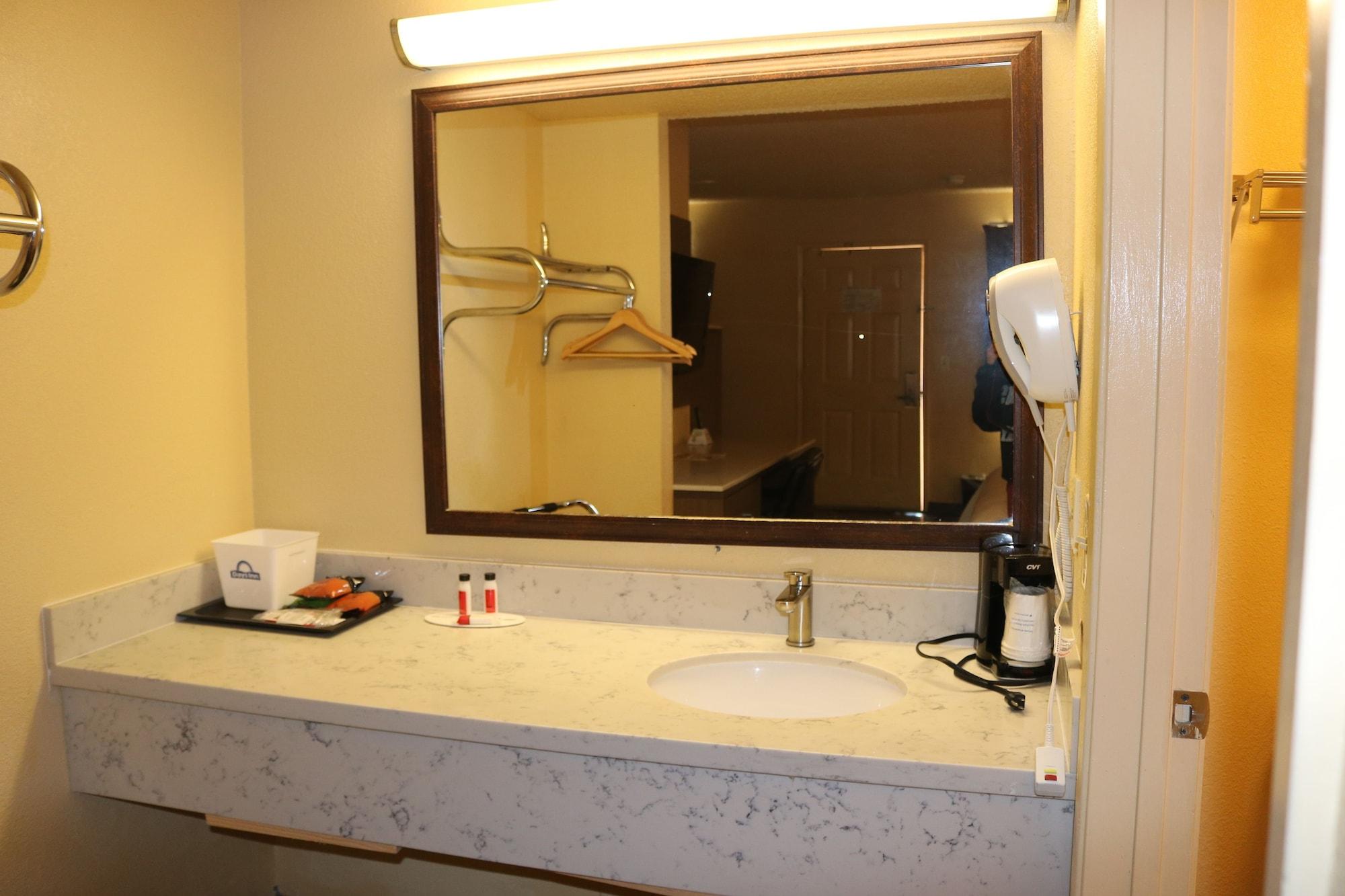 Days Inn By Wyndham Fresno South Zewnętrze zdjęcie