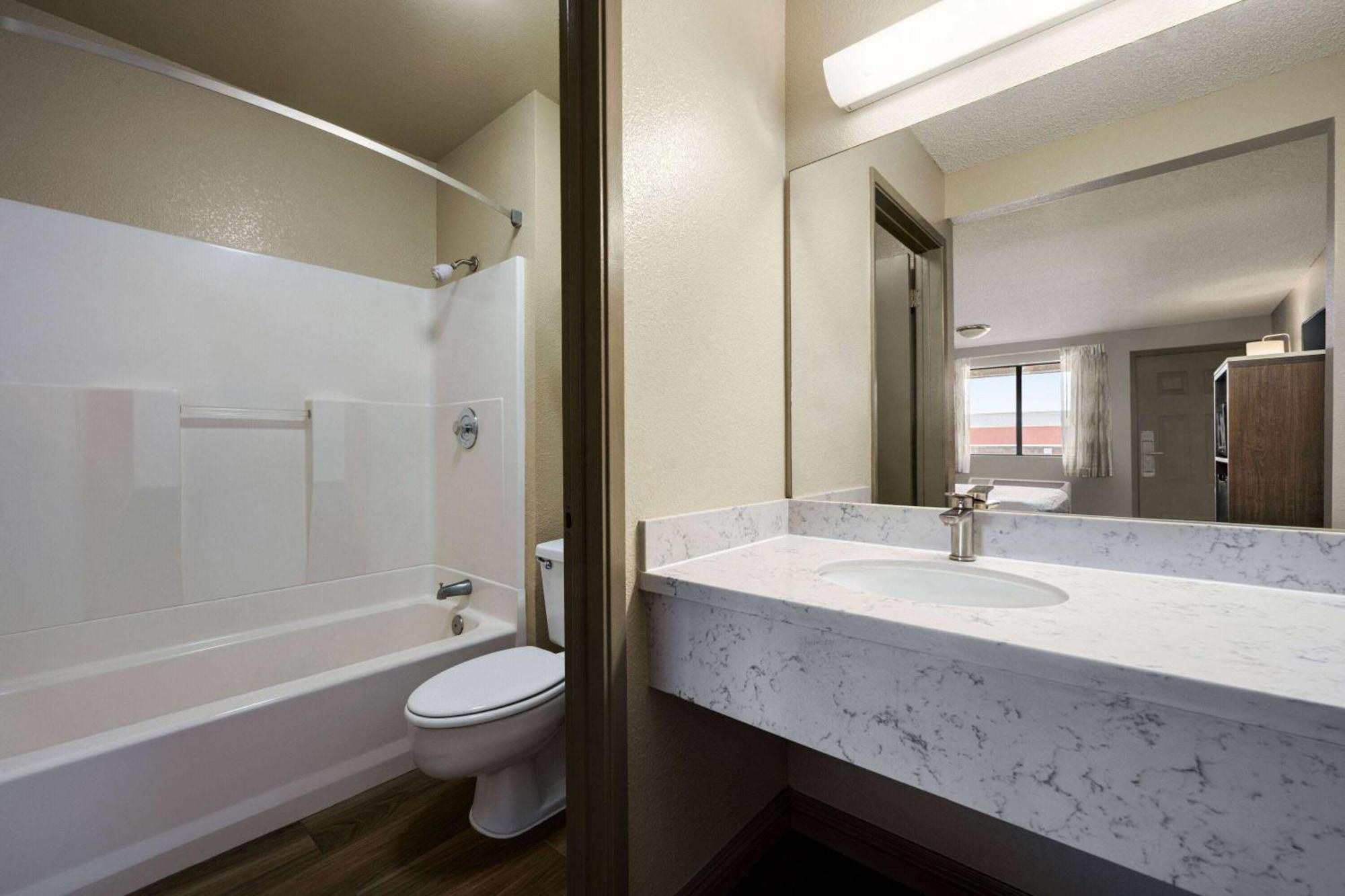 Days Inn By Wyndham Fresno South Zewnętrze zdjęcie