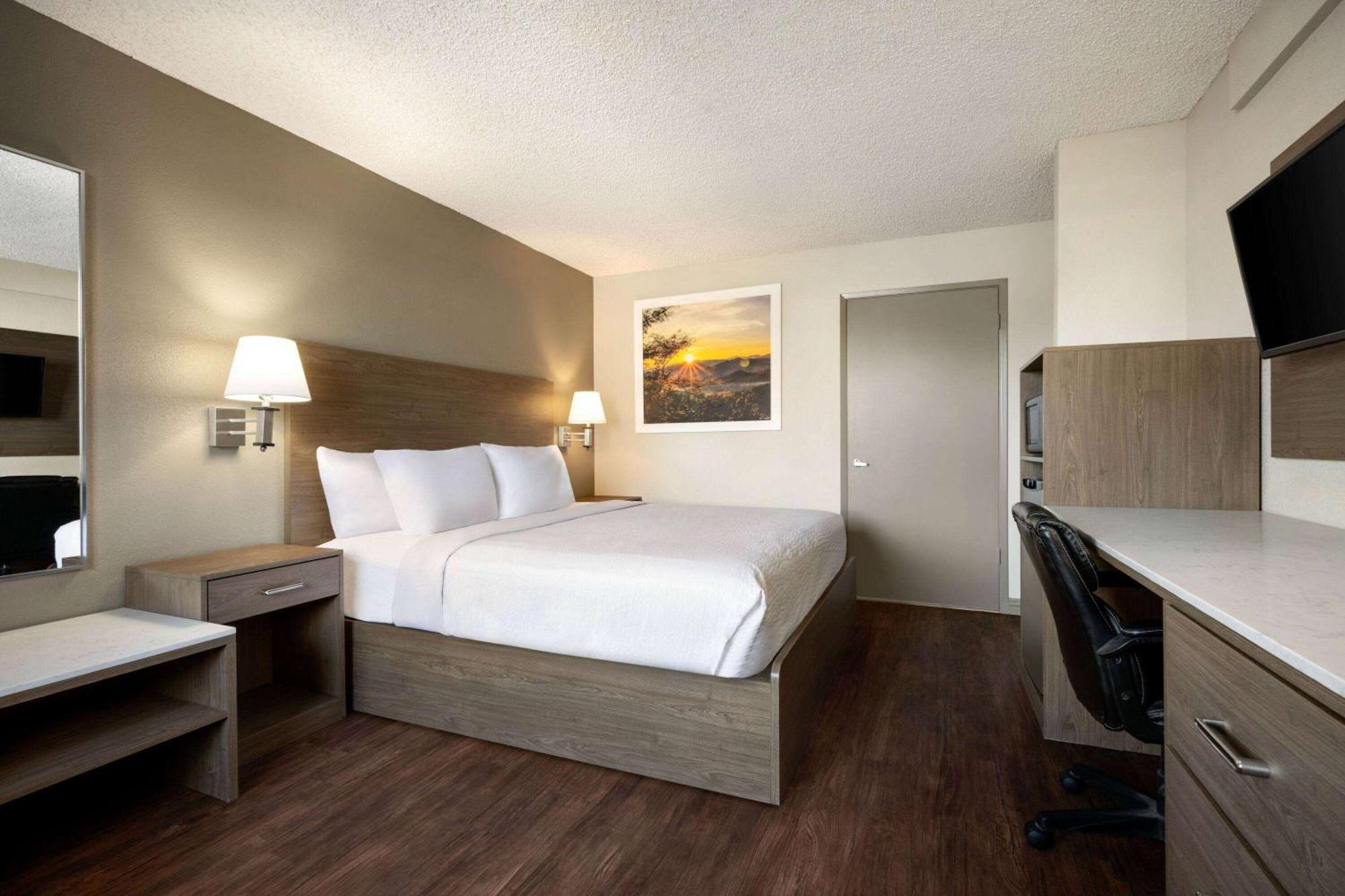 Days Inn By Wyndham Fresno South Zewnętrze zdjęcie