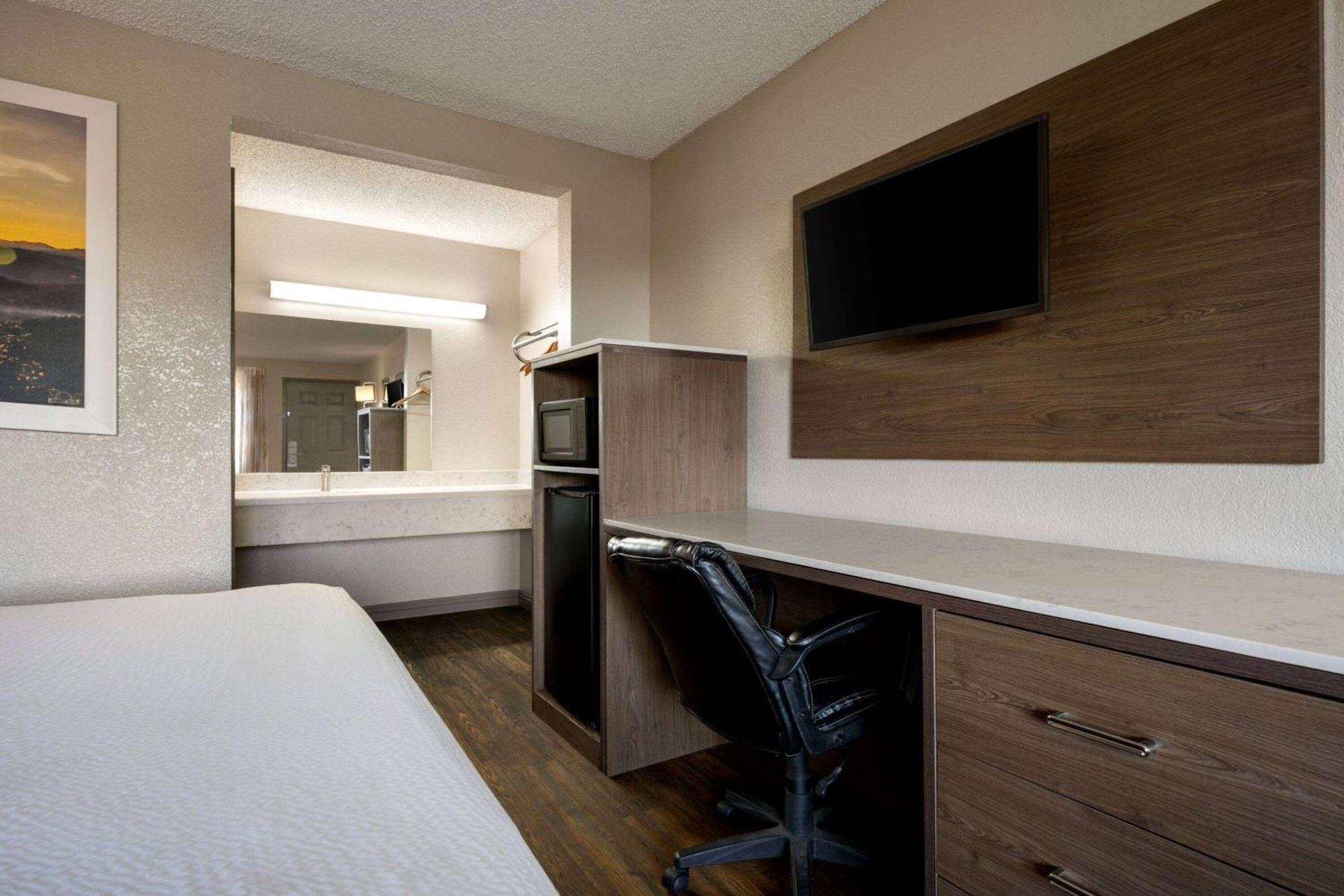Days Inn By Wyndham Fresno South Zewnętrze zdjęcie