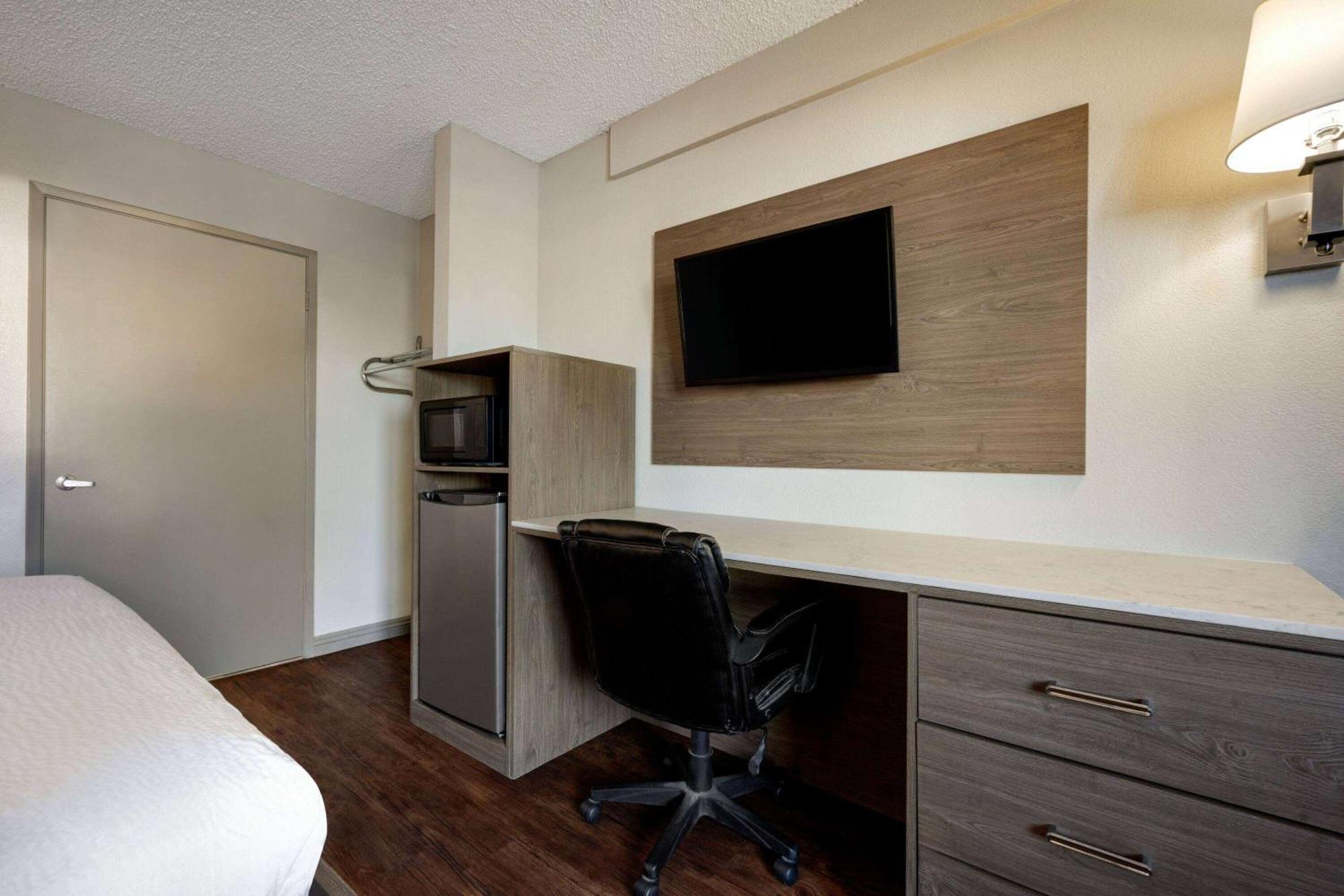Days Inn By Wyndham Fresno South Zewnętrze zdjęcie