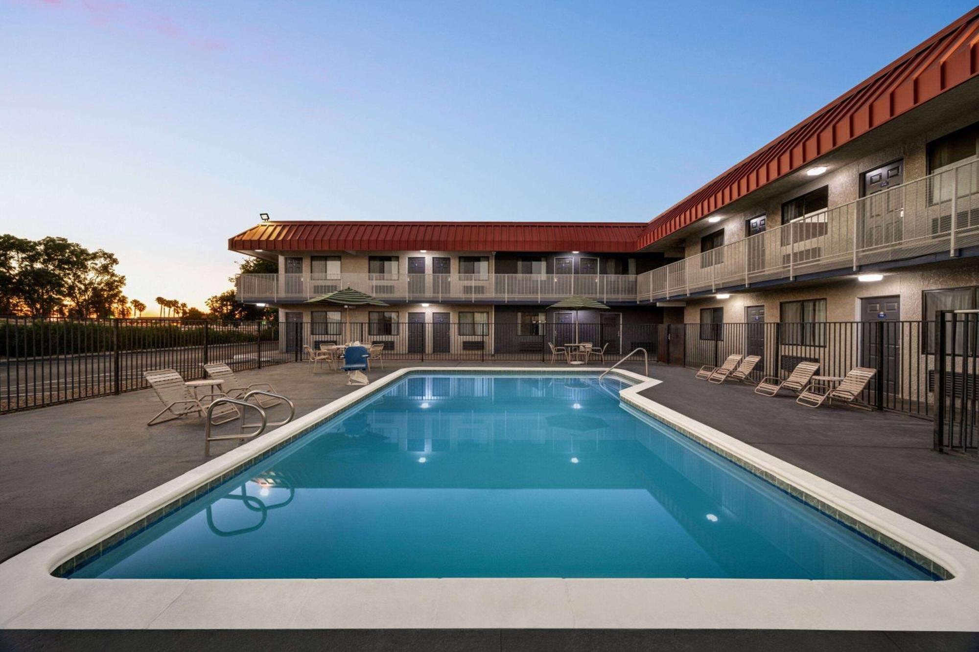 Days Inn By Wyndham Fresno South Zewnętrze zdjęcie