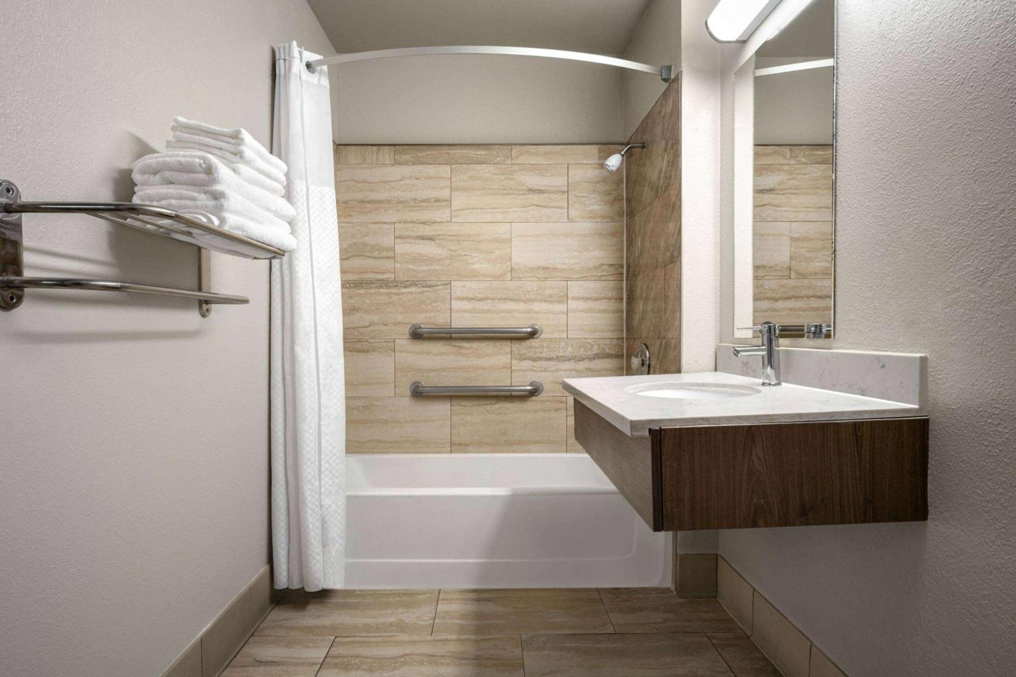 Days Inn By Wyndham Fresno South Zewnętrze zdjęcie